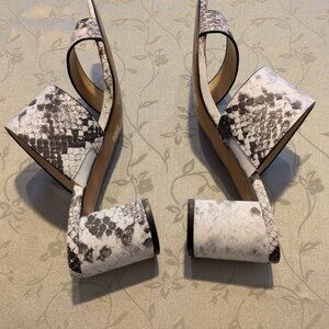 Kristin Cavallari blk/wht faux leather snakeskin heel sandal, size 7.5